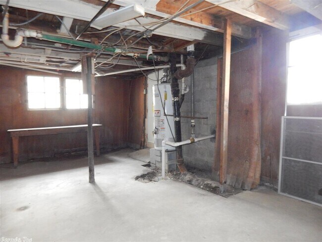 Building Photo - 8504 Westwood Ave