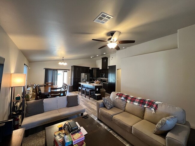 Building Photo - SOLAR HOME!!