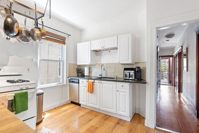 Building Photo - 17 Germania St