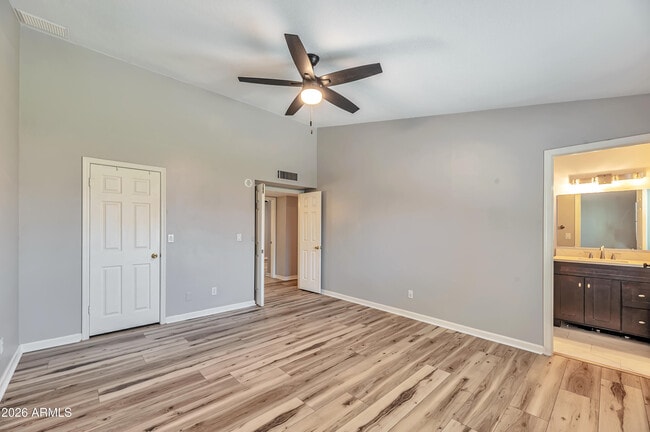 Building Photo - 6502 E Grandview Dr