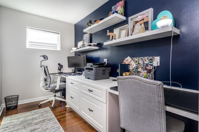 Building Photo - 9127 Highcrest Dr