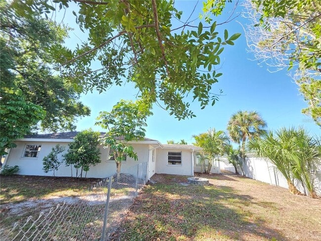 Building Photo - 1770 Elm Dr