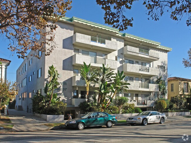 Building Photo - Devon Manor