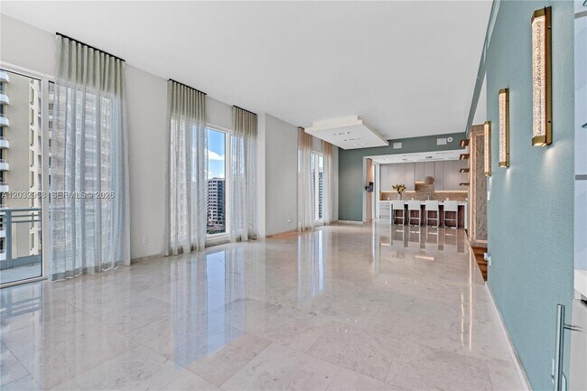 Building Photo - 900 Brickell Key Blvd
