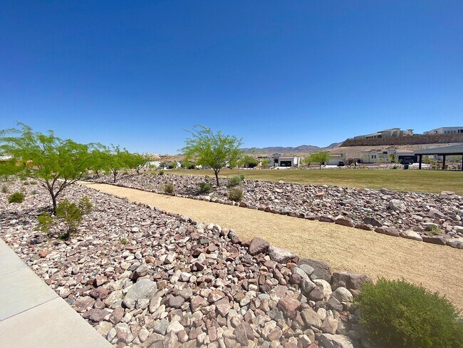 Building Photo - West El Paso Cimarron Neighborhood Stunning 4 bed/2.5bath