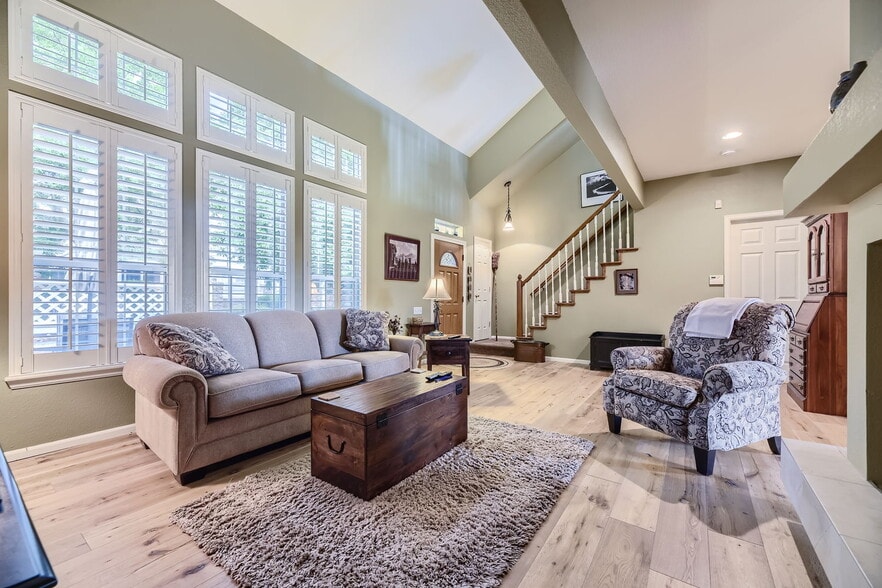 Building Photo - 2980 W Long Dr