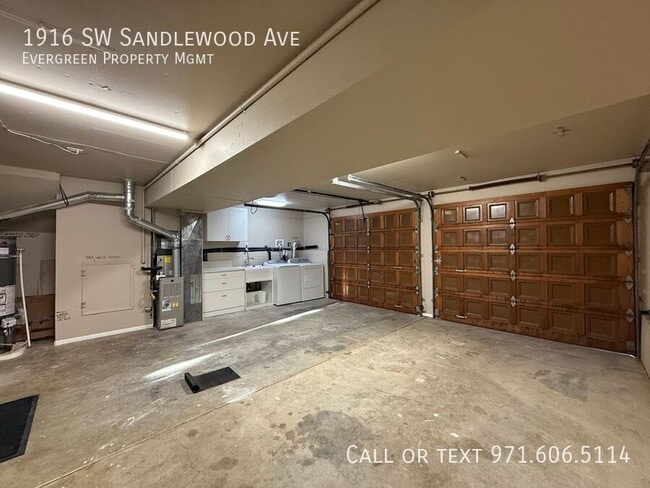 Building Photo - 1916 SW Sandlewood Ave