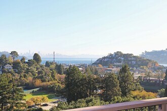 Building Photo - 40 Harbor Oak Dr