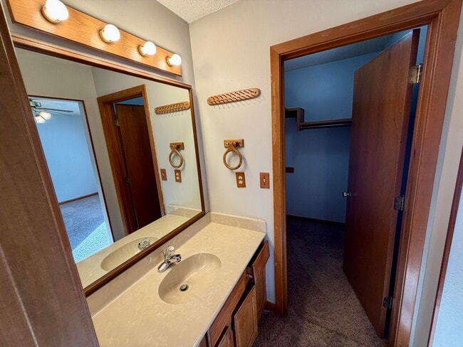 Building Photo - 3102 Aspen Ct