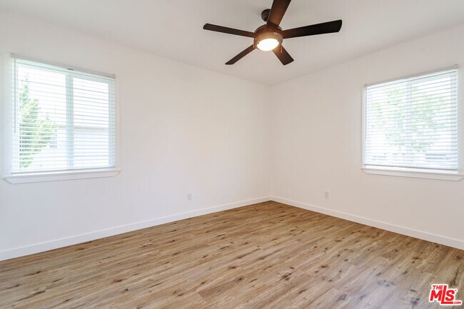 Building Photo - 1812 W Glenoaks Blvd