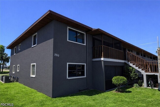 Building Photo - 2510 SE 16th Pl