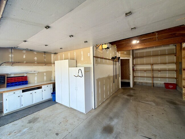 Building Photo - 230 Kimeron St SE