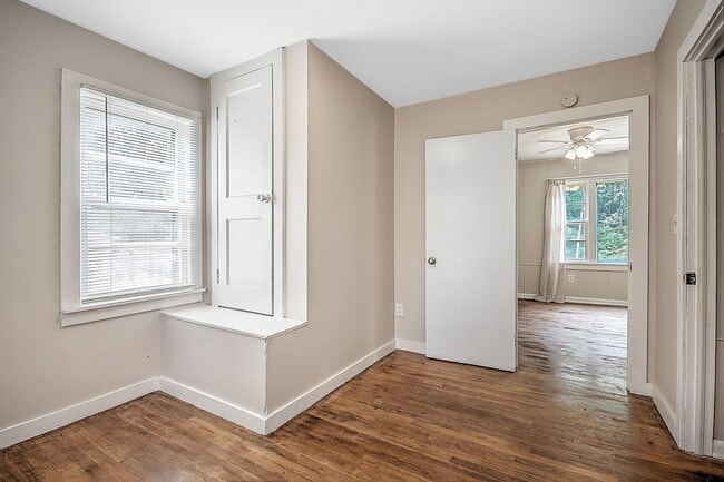 Building Photo - 707 Tuggle Hill Rd