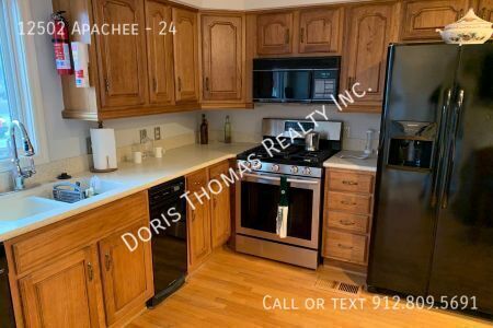 Building Photo - 12502 Apachee-24