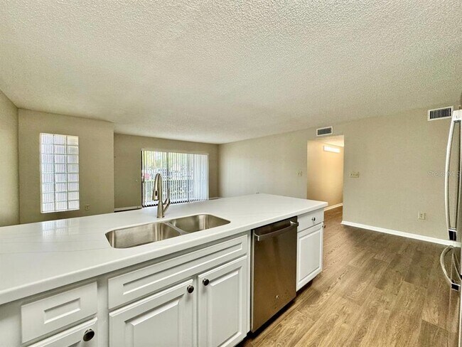 Building Photo - 3323 Crystal Ct E