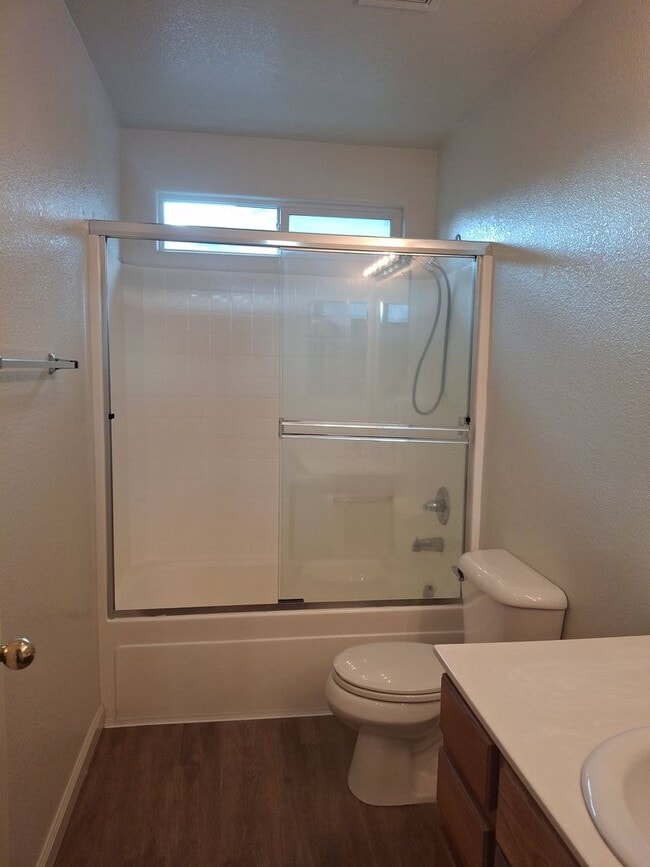 Building Photo - Lincoln Crossing, 2 Story 4 Bedroom, 2.5 bath, 2225sqft, Access to Clubhouse Pool & Amenities, Cu...