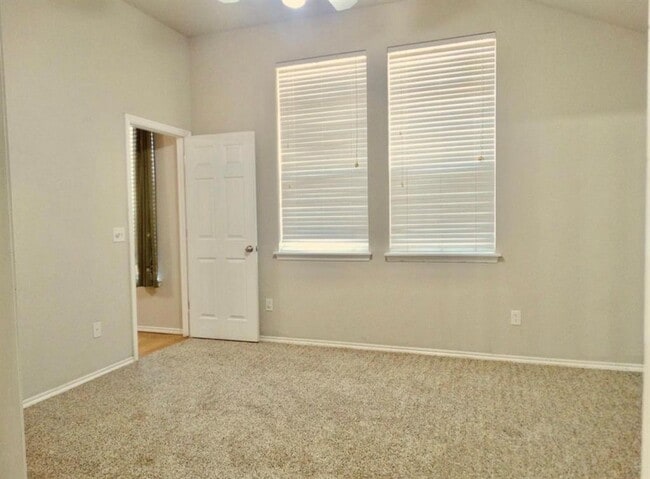Building Photo - 3301 Buckingham Pl