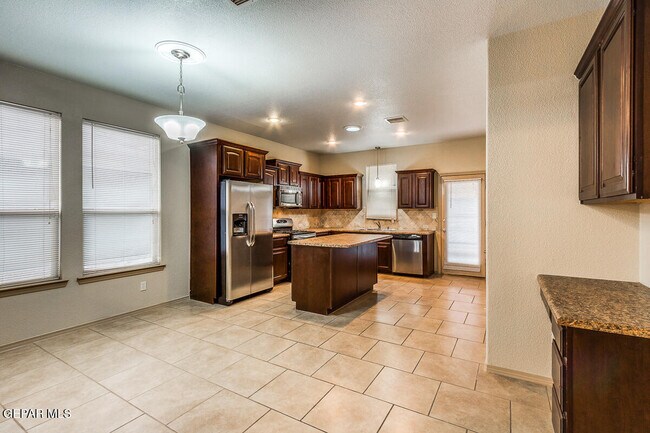 Building Photo - 14289 Desert Sky Dr