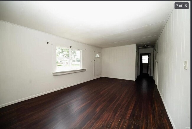 Building Photo - 221 S Kenmore St