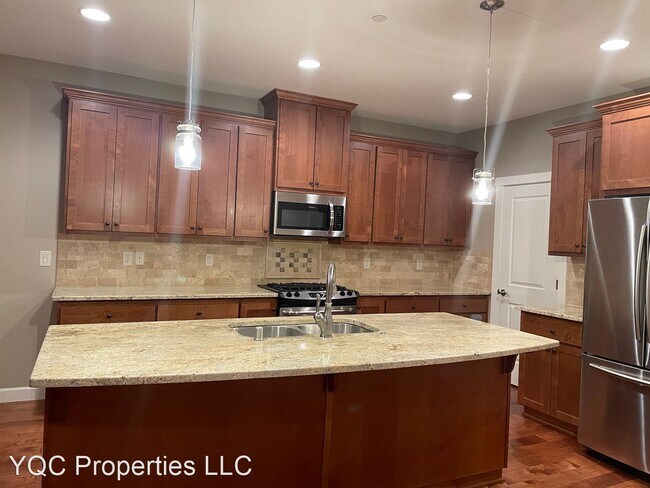 Building Photo - 4 br, 3 bath House - 4221 NW Sage Loop