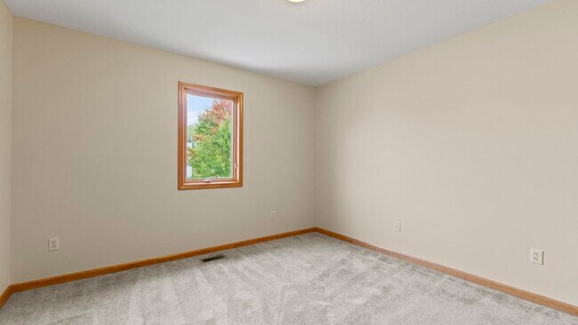 Building Photo - 811 Ivy Creek Cove