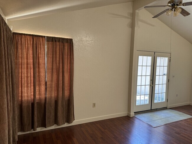 Building Photo - Welcome to Woodside Drive! Opportunity awa...