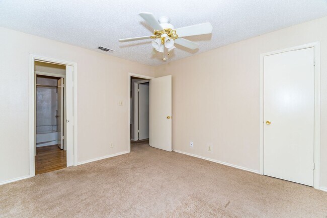 Building Photo - 2-BEDROOM DUPLEX