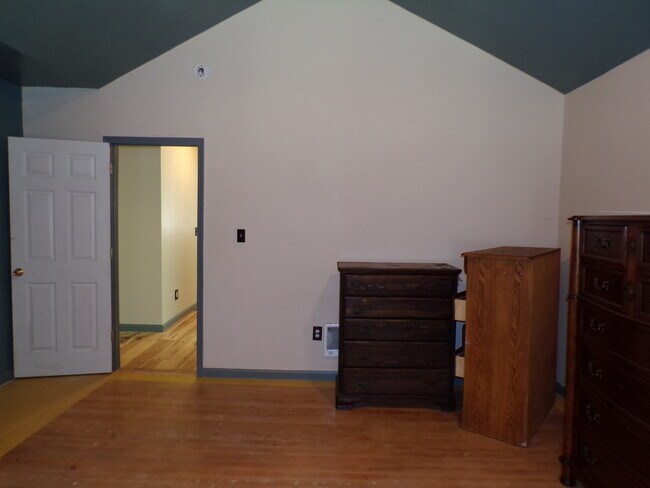 Building Photo - 4600 NW Cornell Rd