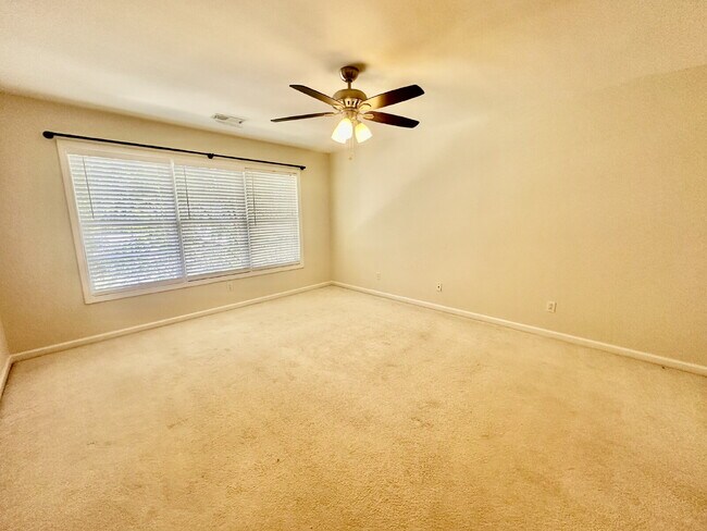 Building Photo - Spacious Four Bedroom Home in Westbury Park!