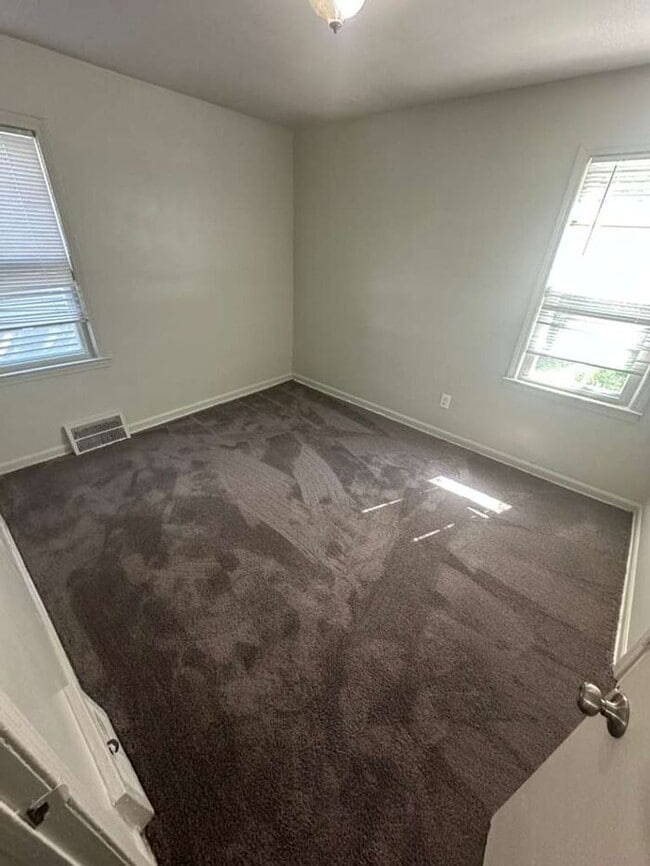 Building Photo - a charming Detroit rental home - section 8 and other HCV programs available