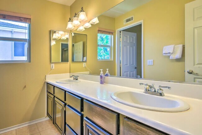 Building Photo - 26338 Oakdale Canyon Ln