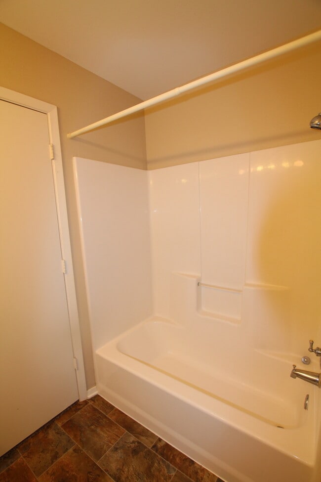 Building Photo - COMING SOON-Spacious 3 Bedroom in Whitehouse!