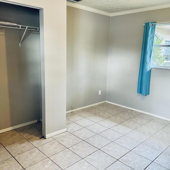 Building Photo - 530 SW Prima Vista Blvd