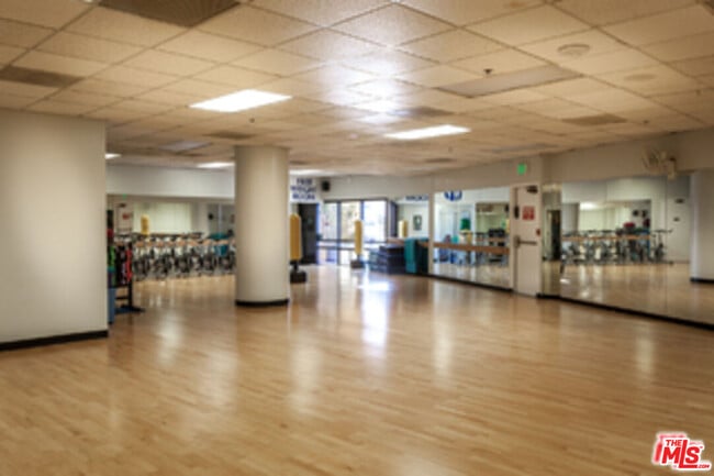 Building Photo - 4314 Marina City Dr