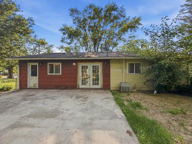 Building Photo - 836 Eastmont Dr
