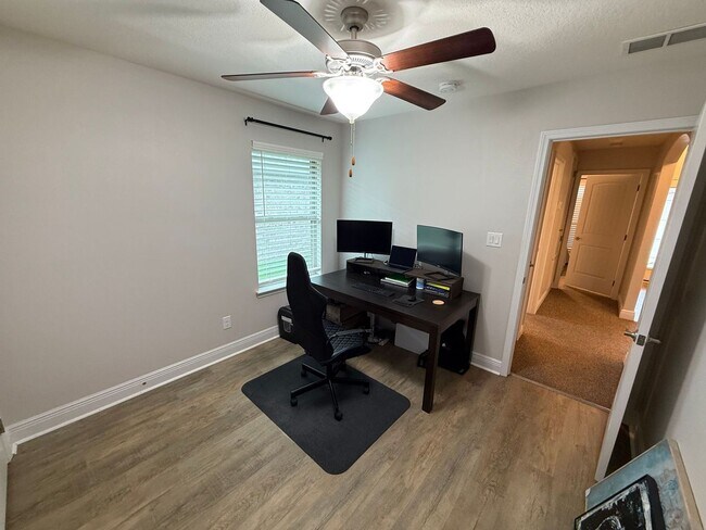 Building Photo - Pensacola - Logan Place - 3 bedroom, 2 bat...