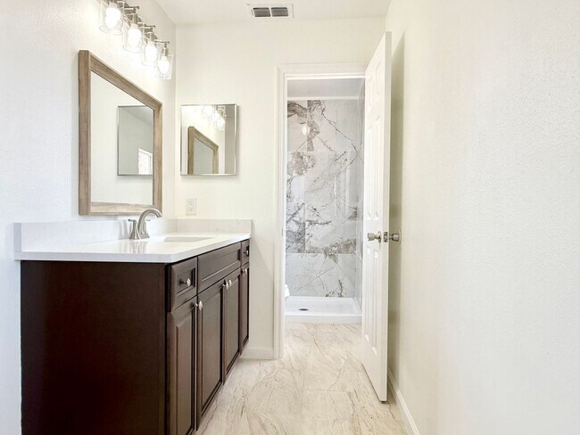 Building Photo - The perfect haven - 4Bedrooms / 2.5Bath family home at Orlando!