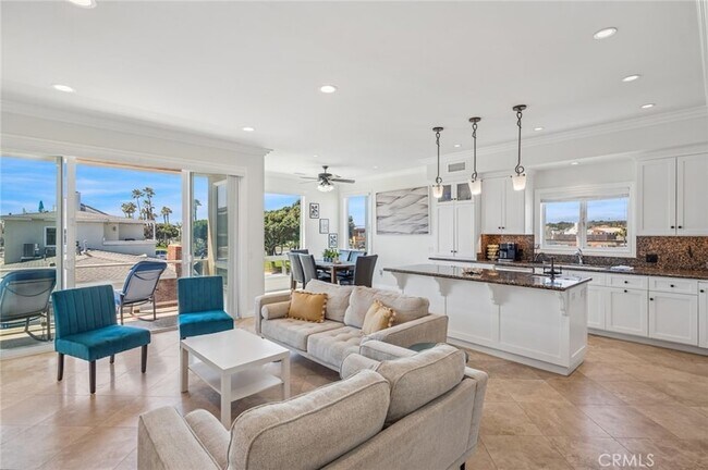 Building Photo - 6111 Seashore Dr