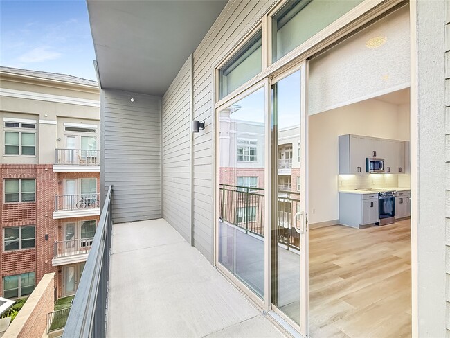 Building Photo - 170 Malone St