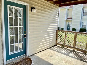 Building Photo - 2BD/1BA Condo in the Heart of Virginia Beach! Water Included!