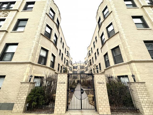 Primary Photo - 2 bedroom in Chicago IL 60626