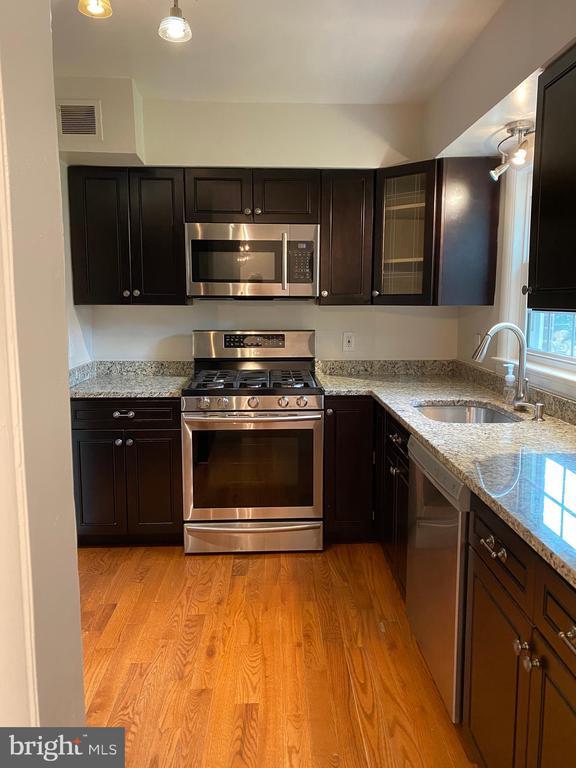 Building Photo - 3137 Creswell Dr