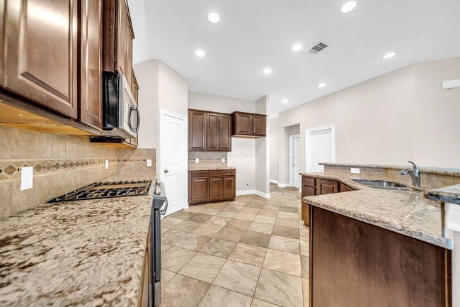 Building Photo - Welcome to this well-kept, single-story gem located in the Villas of Mia Lago!