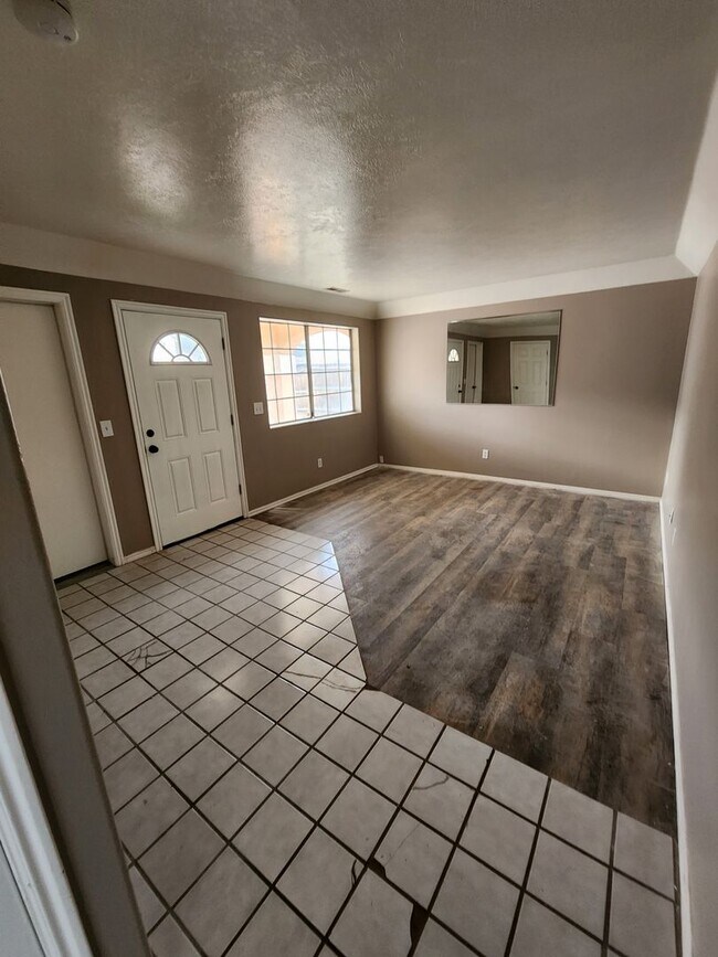 Building Photo - 988 W 1225 S