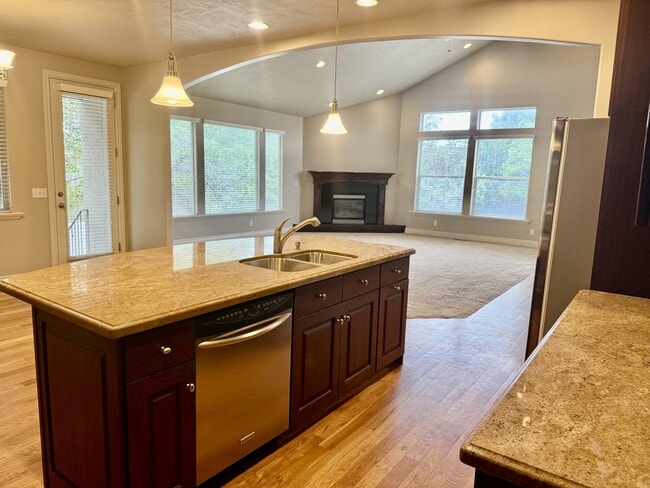 Building Photo - 2028 E 4500 S