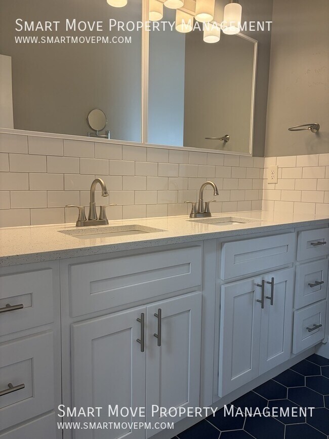 Building Photo - 2311 S Gekeler Ln