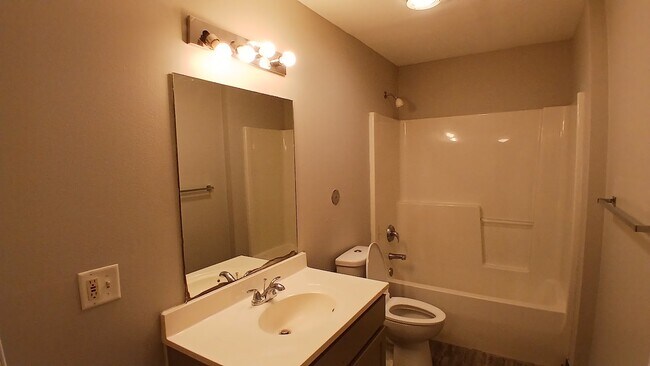 Building Photo - 60 Miller Ave SW