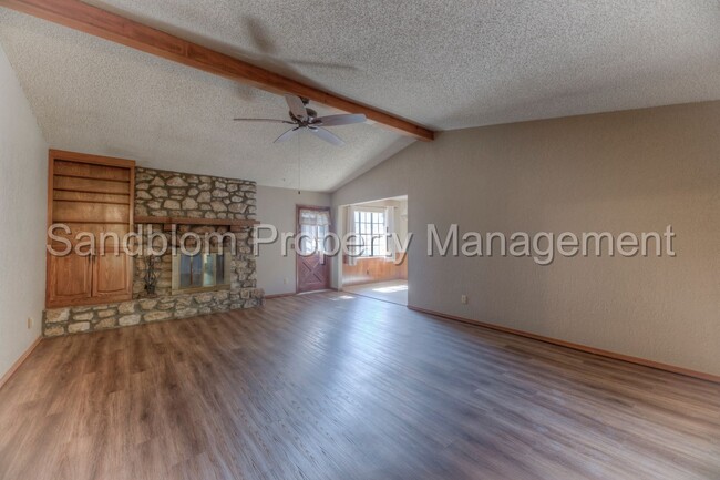 Building Photo - For Lease | Owasso | $1600/mo | Available ...