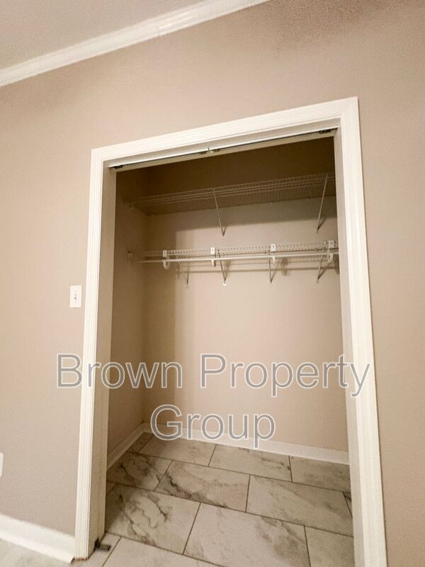 Building Photo - 3202 Cluny Dr