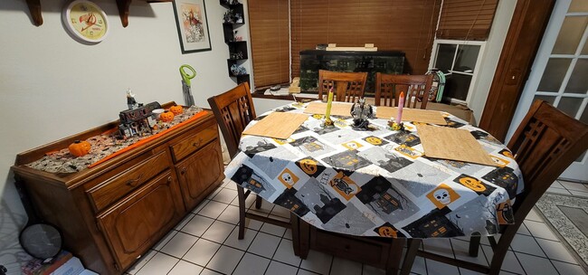 Building Photo - 3 bedroom, 2 bathroom, 2 car garage in Sou...